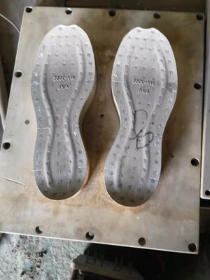 Otomatik 380V ETPU Şekil Kalıplama Makinesi Özel Spor ayakkabısı tabanları için